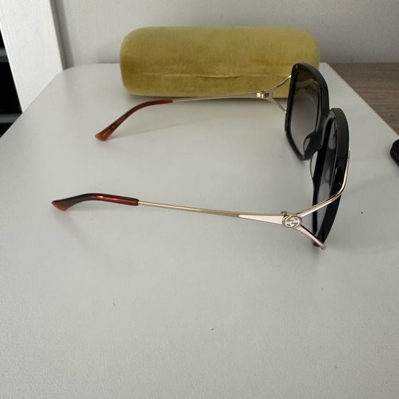Women’s Gucci sunglasses Gg0647s - Picture 3 of 5